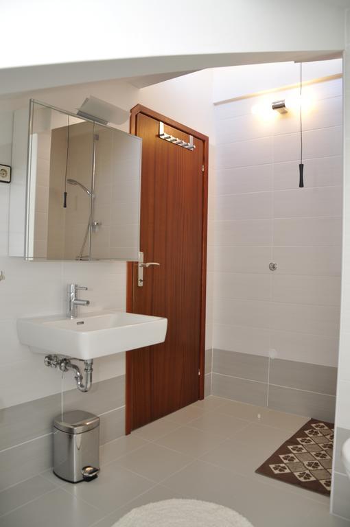 Apartments Crobeg Rab Town Esterno foto